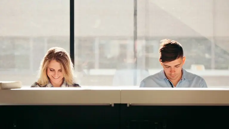 Empleo joven: cuáles son los principales medios para buscar trabajo y qué dificultades tienen