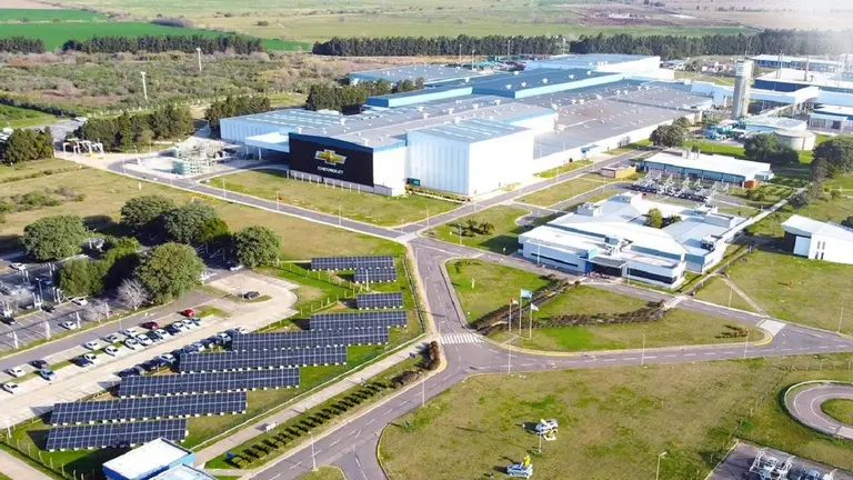 Por caída en las ventas, General Motors volverá a interrumpir la producción en su planta santafesina