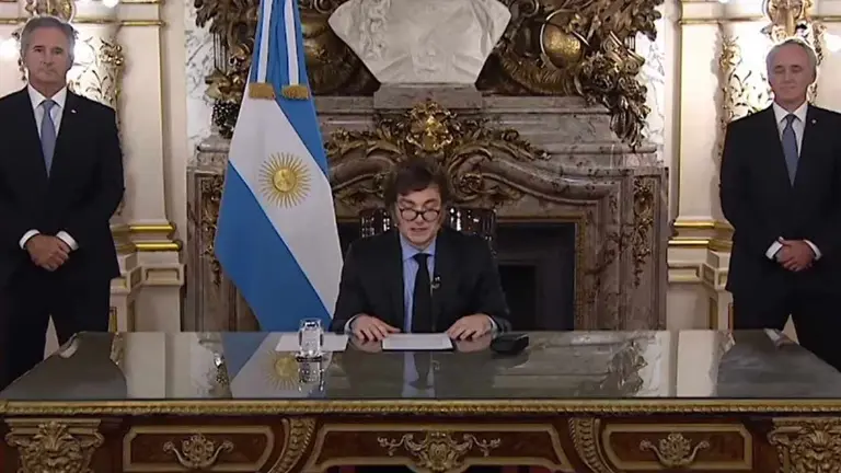 En cadena nacional, Javier Milei anunció que logró superávit fiscal en marzo: "La era del Estado presente ha terminado"