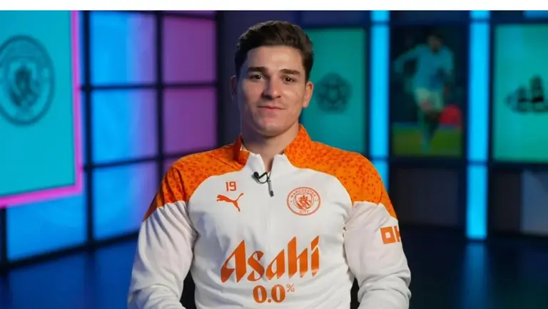 VIDEO | A menos de dos años de su llegada a Manchester, Julián Álvarez dio su primera entrevista en inglés