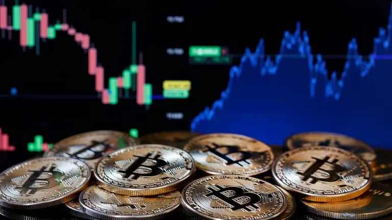 Cómo la crisis disparó el uso de criptomonedas en Argentina y por qué muchos las prefieren al dólar