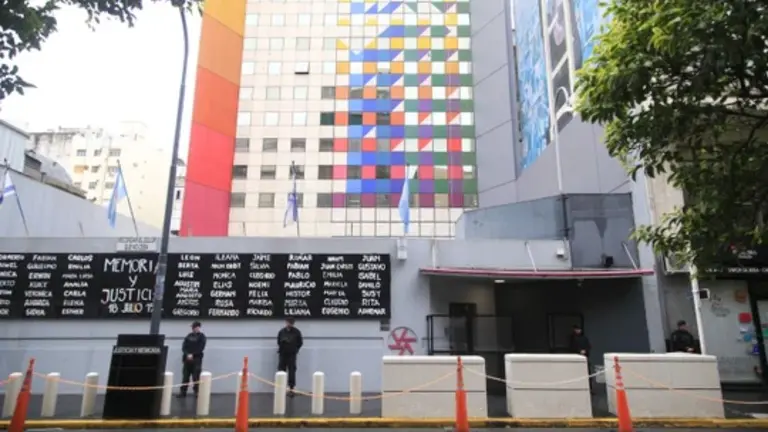 Causa AMIA: la Justicia avanzará con un juicio en ausencia contra 10 acusados iraníes y libaneses