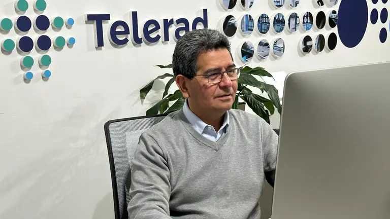 Su primo le prestó plata y fundó un emprendimiento que analiza imágenes a distancia