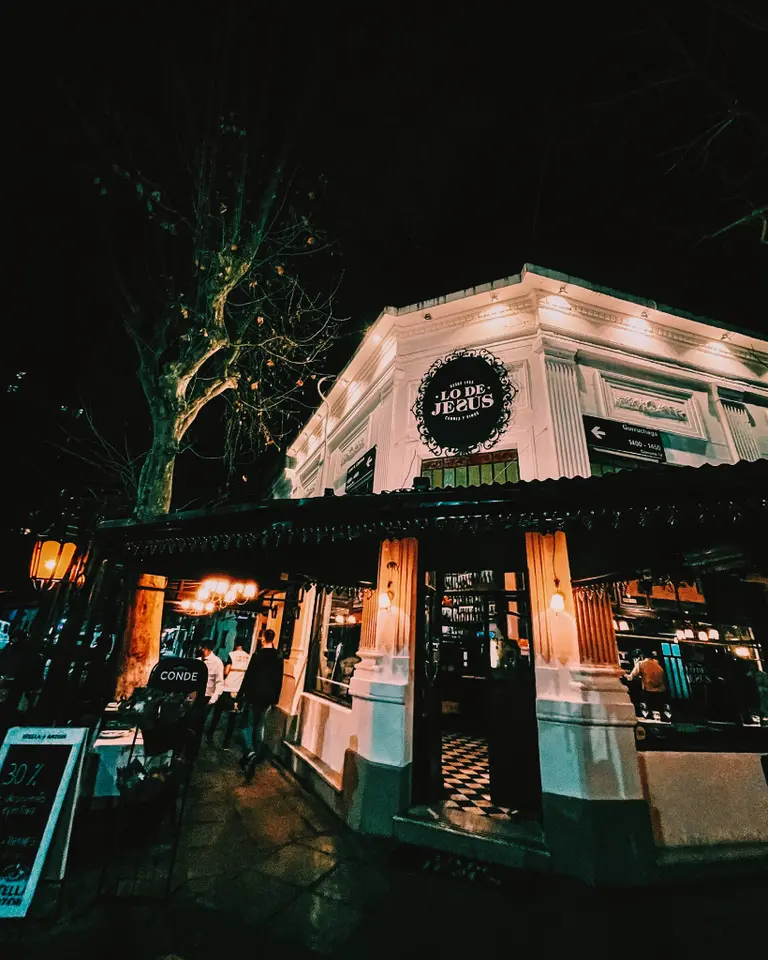 Lo de Jesus y La Malbequería: La mítica esquina porteña que satisface paladares de todo el mundo convirtiéndose en el templo de la carne y el vino, dos iconos de la gastronomía Argentina