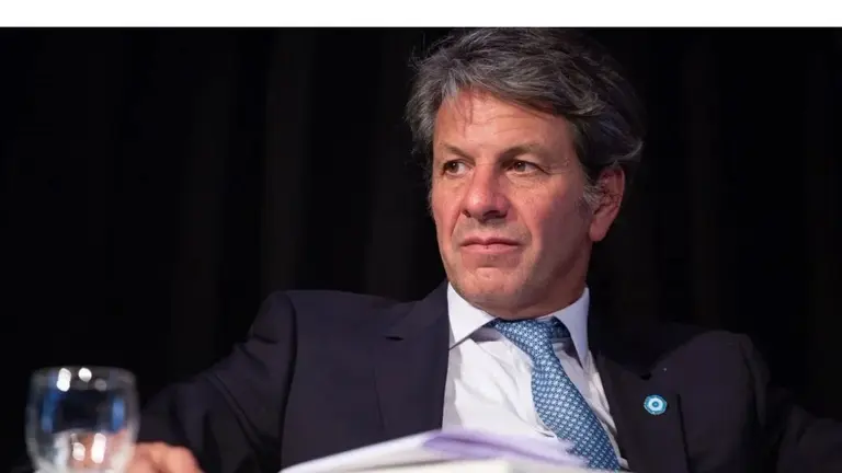 Juan Pazo apunta contra Kicillof por mantener controles pese al plan nacional de blanqueo