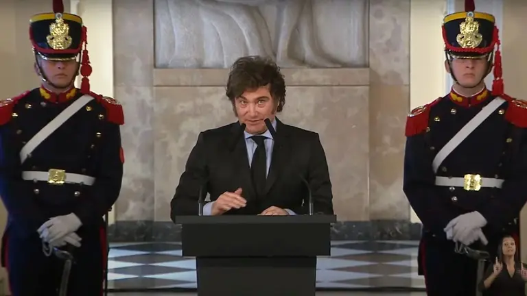 Milei inauguró busto de Menem en Casa Rosada: "Es un acto de justicia para el mejor presidente de los últimos 40 años"