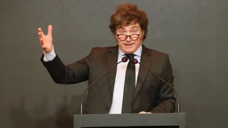 Javier Milei negó que haya atraso cambiario y anticipó que está "cada vez más cerca de abrir el cepo"