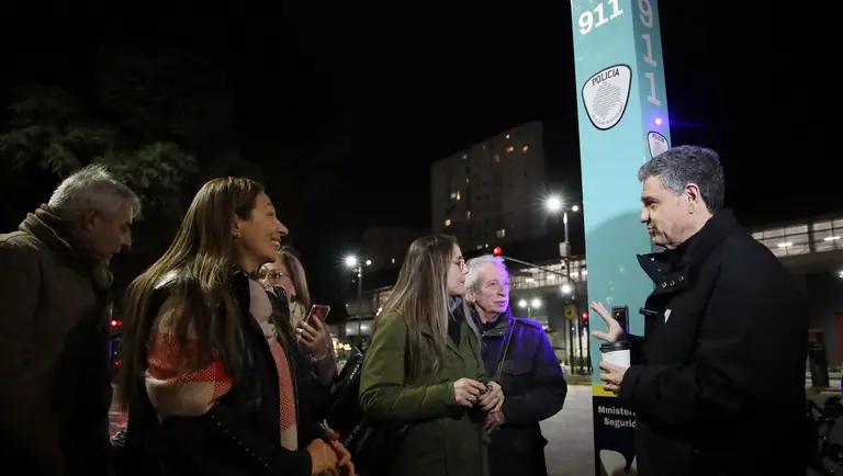 La Ciudad ilumina parques y plazas e instala los primeros tótems de seguridad