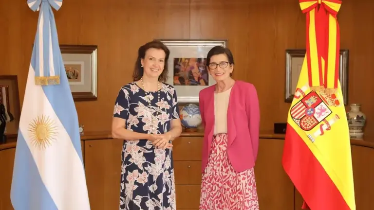 España oficializó el retiro de su embajadora de Argentina, en medio del conflicto diplomático