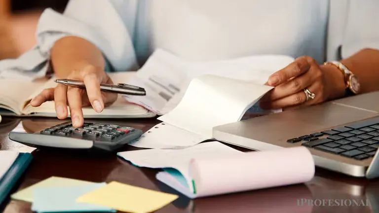 AFIP reglamentó una normativa de Massa y permitirá deducir el alquiler sobre el Impuesto a las Ganancias