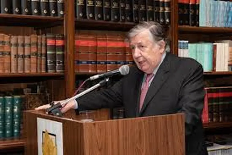 Según la revista Apertura, Héctor Mairal es el abogado n° 1 de la Argentina