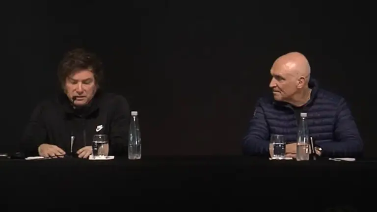 Milei advirtió que el dólar sube por "los degenerados fiscales que están en el Congreso"