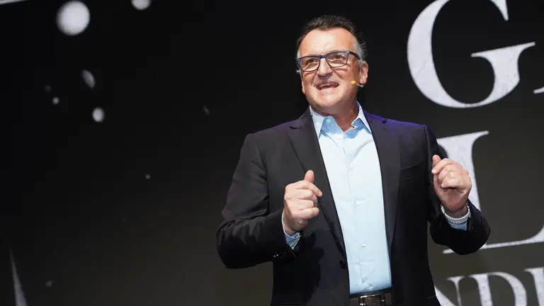 Empresa argentina modelo dejó sin trabajo a miles de empleados, por dólar e inteligencia artificial