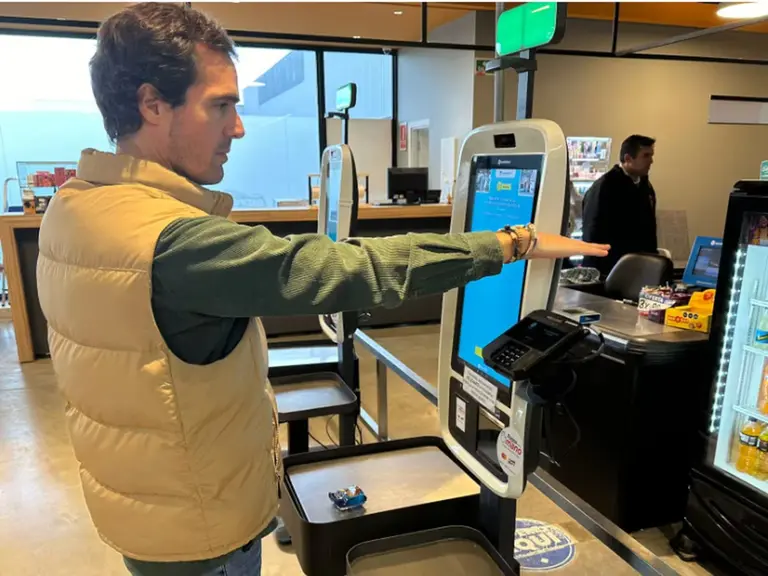 Cómo pagar en comercios con la palma de la mano y sin usar tarjetas