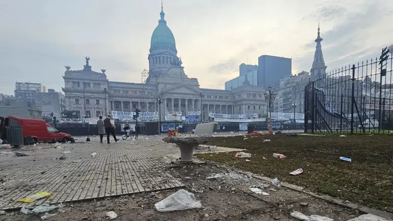 Cuántos millones de pesos costará reparar los destrozos en la Plaza del Congreso