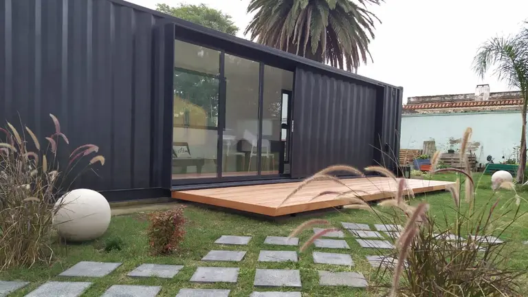 Cuánto cuesta construir una casa con los mismos contenedores que se usaron en el estadio de Qatar