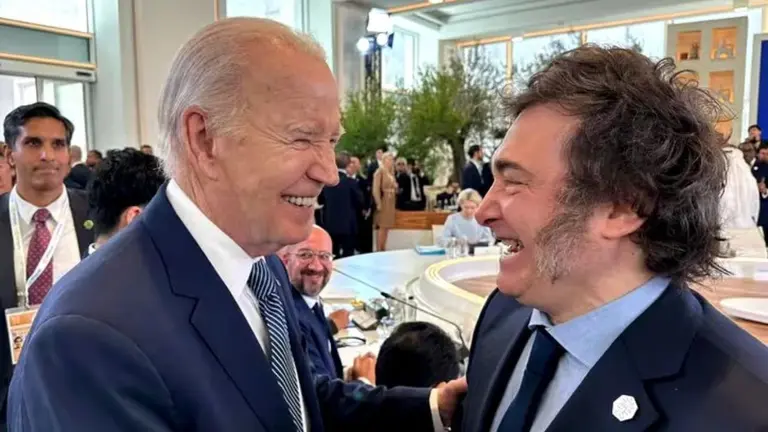 Milei, en la Cumbre del G7: de las risas con Biden y Meloni, al saludo con el Papa Francisco