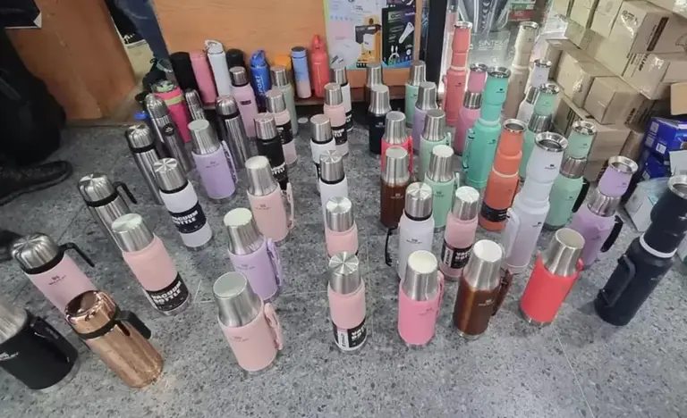 Secuestraron más de 2.300 termos potencialmente tóxicos para la salud que estaban a la venta