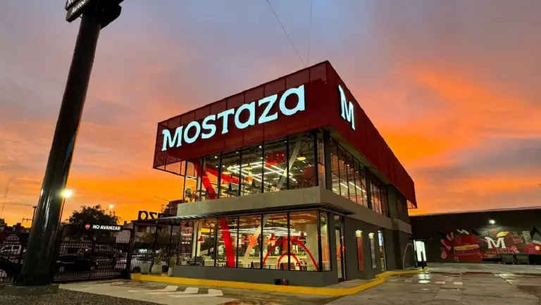 Invertir en una franquicia de Mostaza en 2026: cuánto cuesta abrir un local y qué condiciones exige la marca