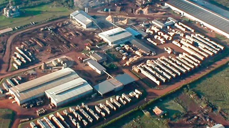 El mayor fabricante de papel cierra aserradero y lanza plan de reestructuración