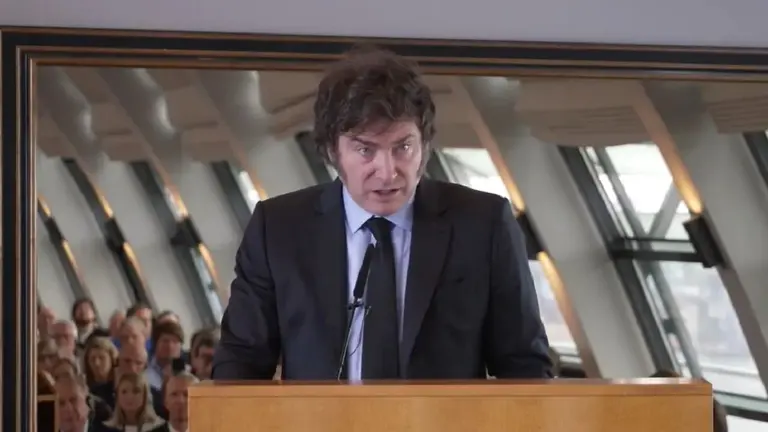 Milei le tira un "salvavidas" a una concesionaria de rutas en default