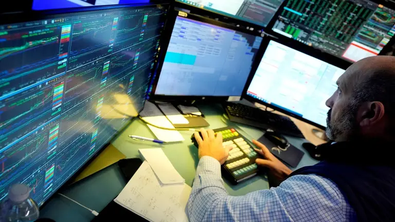 Acciones, con derrumbes de hasta 27% en abril: ranking de caídas y las inversiones que más prometen en mayo