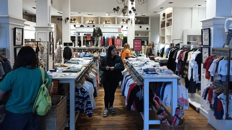 Cuáles son los outlets que venden con descuentos de hasta el 70%