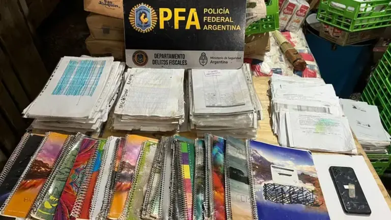 Allanaron a movimientos sociales acusados de extorsión: qué encontraron