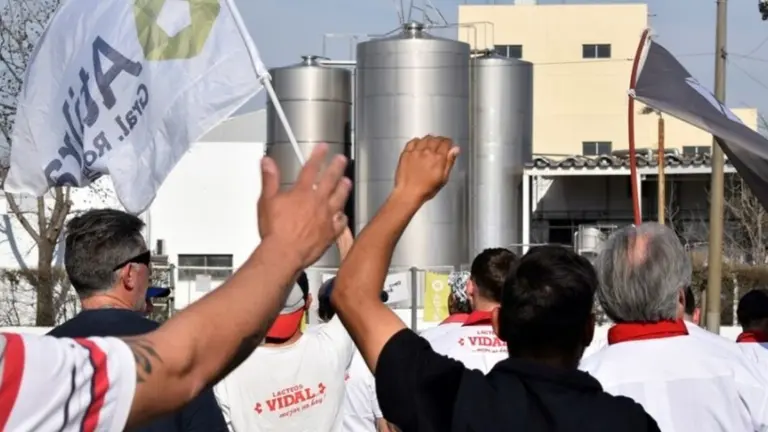 Bloqueo y hostigamiento a una láctea: 8 gremialistas imputados y se reabre el conflicto