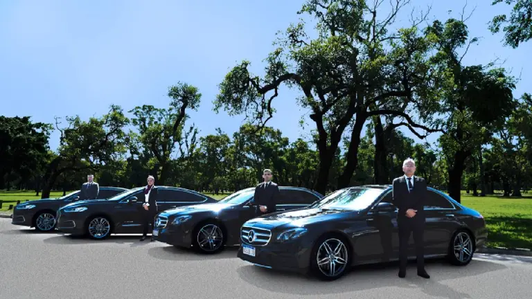 De los cortejos fúnebres a trasladar invitados de Messi: así crece esta Pyme familiar