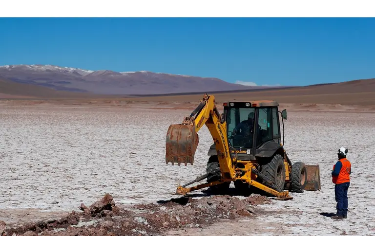 Una minera con activos en Argentina recorta más de la mitad de su personal