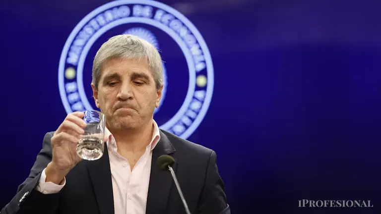 ¿Fallan las expectativas de Caputo?: aún con menor brecha del dólar, el campo se resiste a vender