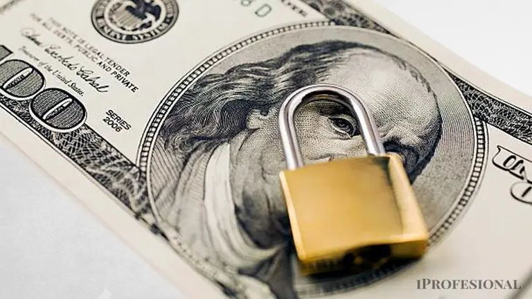 El dólar blue tomó temperatura y se acercó a su máximo histórico