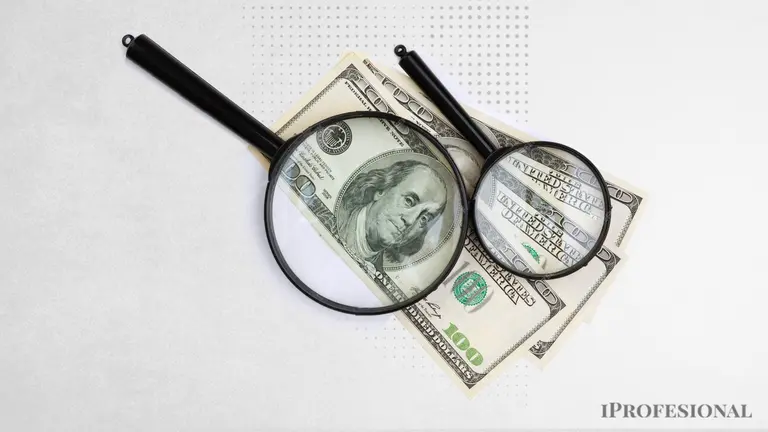 El dólar blue arrancó la semana en alza y marcó un nuevo récord nominal de $1.440