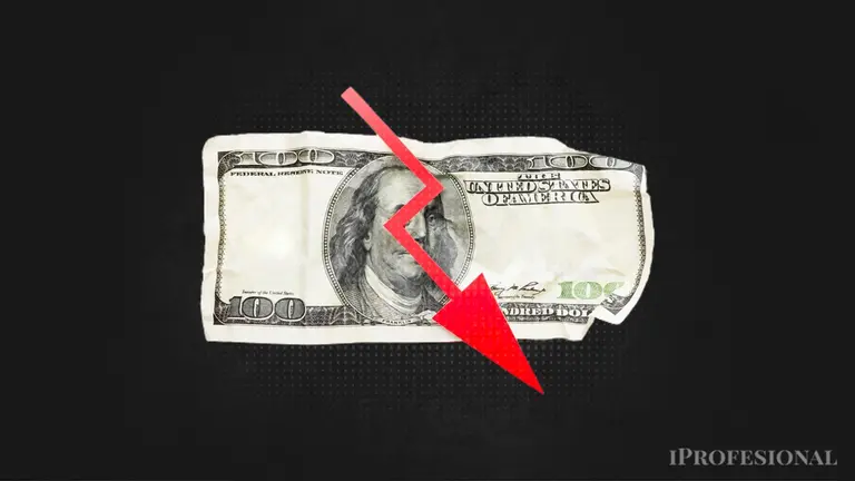 Se hunde el dólar: las razones detrás de su valor más bajo desde mayo