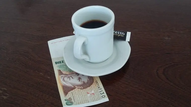 Cuánto se debe dejar de propina en un restaurante: un viral instauró el debate