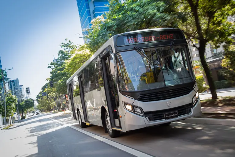 Mercedes-Benz Compañía Financiera y Banco Galicia firman un acuerdo para impulsar la financiación de Buses