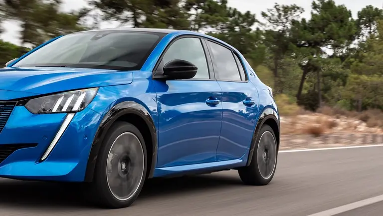 Un auto pasó a ser el más vendido del momento y desplazó a Toyota Hilux: el ranking