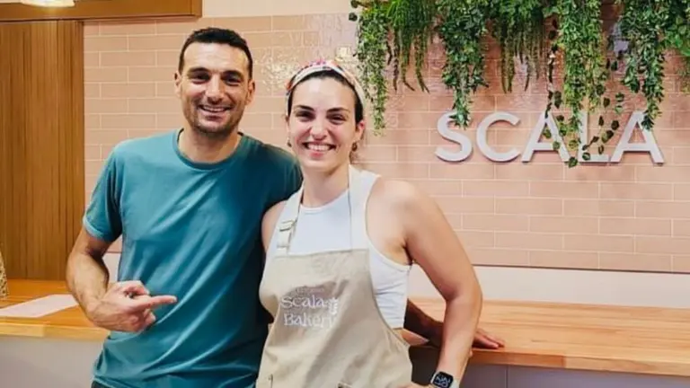 "Hoy todo gratis": el particular festejo del título en la pastelería de la hermana de Scaloni