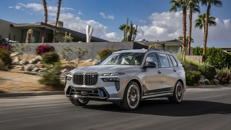 BMW sigue con la ola de actualizaciones y lanza el renovado X7