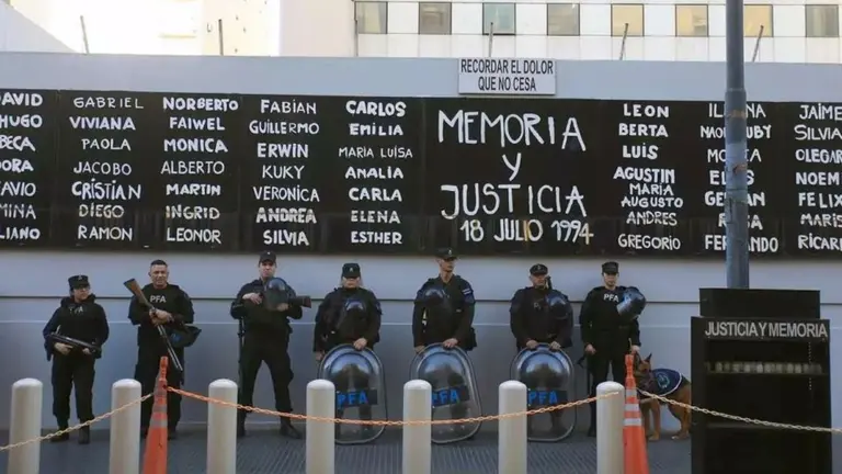 Fuerte amenaza de Irán al Gobierno de Javier Milei, a 30 años del atentado a la AMIA