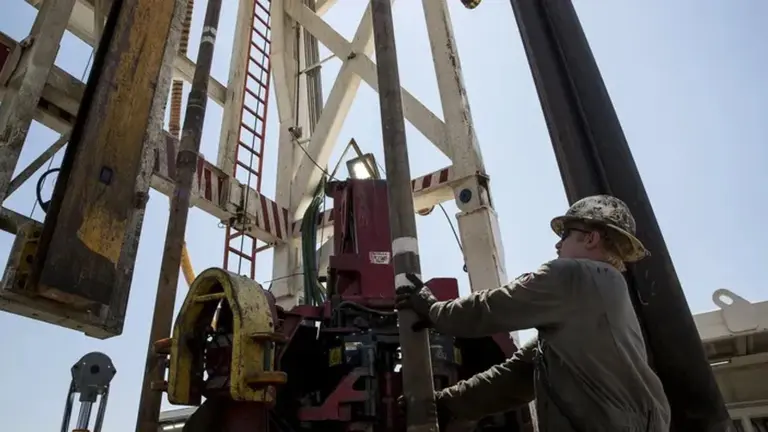 Gremios petroleros acordaron adelanto salarial más jugoso bono por viandas: cuándo lo cobrarán