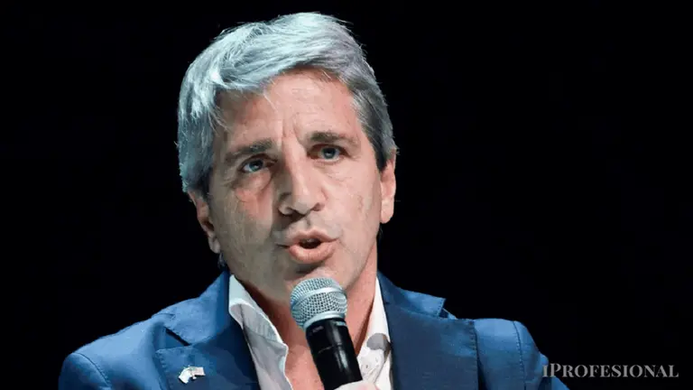 Caputo pronosticó 30 años de crecimiento y dijo que el plan económico depende de "la batalla cultural"