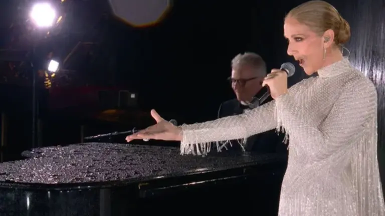 La conmovedora actuación de Celine Dion desde la Torre Eiffel