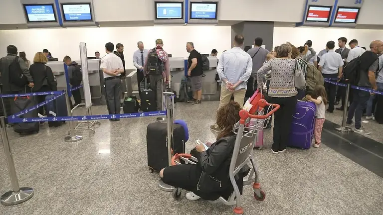 Qué hago si la aerolínea me cancela mi vuelo