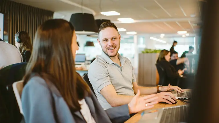 La hora de los estudiantes: Renault, PwC y Grupo San Cristóbal buscan sumar talento joven