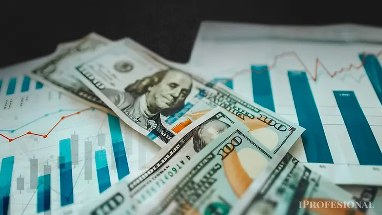 El dólar blue tuvo una leve suba y la racha con el MEP llegó a ser la más amplia desde julio