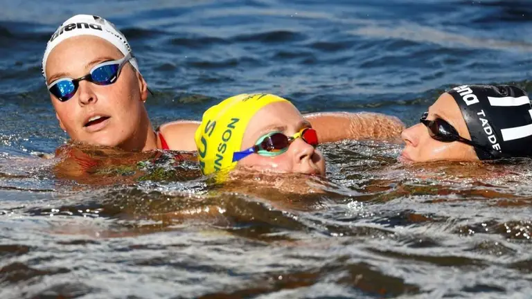 Una nadadora tuvo que someterse a un duro tratamiento tras tragar agua del río Sena