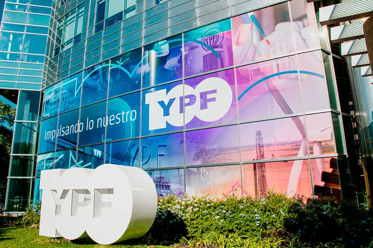 Juicio por estatización de YPF: fondo buitre quiere embargar activos de Aerolíneas, Arsat y el Banco Nación en EE.UU