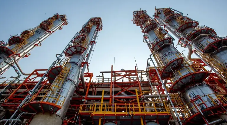 YPF modernizó su refinería de Ensenada para ampliar su producción de combustibles